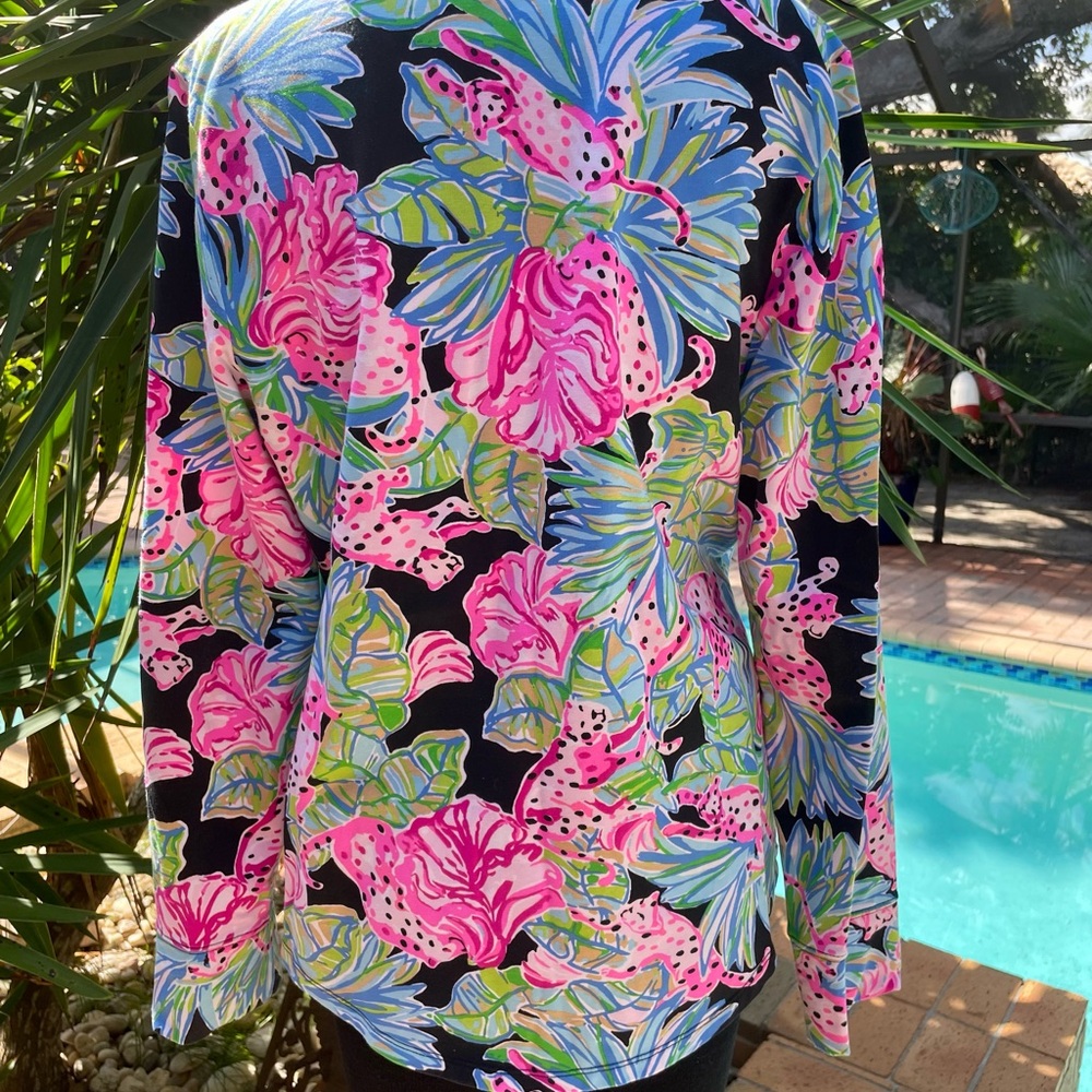 Lilly Pulitzer Leona Zip-Up UPF 50+ Jacket in Onyx Jaguar Jungle print - Large - Picture 2 of 6